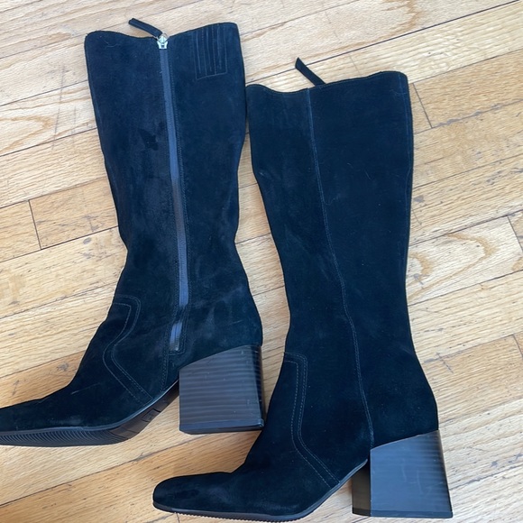 These r great boots! I wore them only once, & realized I need a smaller size. - Picture 2 of 12